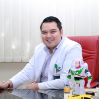 Portrait of dr. Adhi Wicaksono SpM